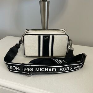Michael kors crossbody bag